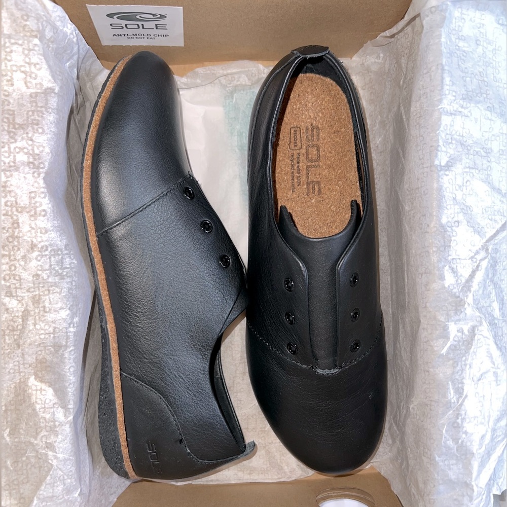 NWT — District by ReCORK Lark, orthopedic shoes, black moldable cork footbeds